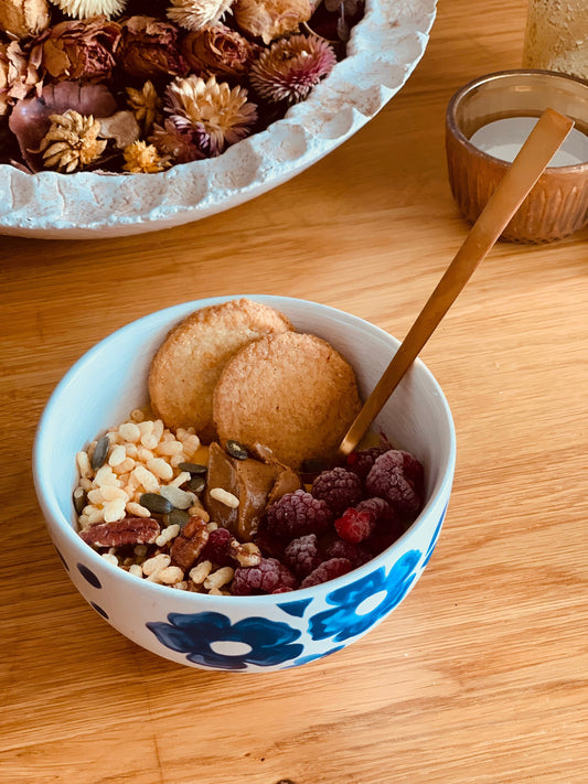 Tropische Kokos-Mango Smoothiebowl